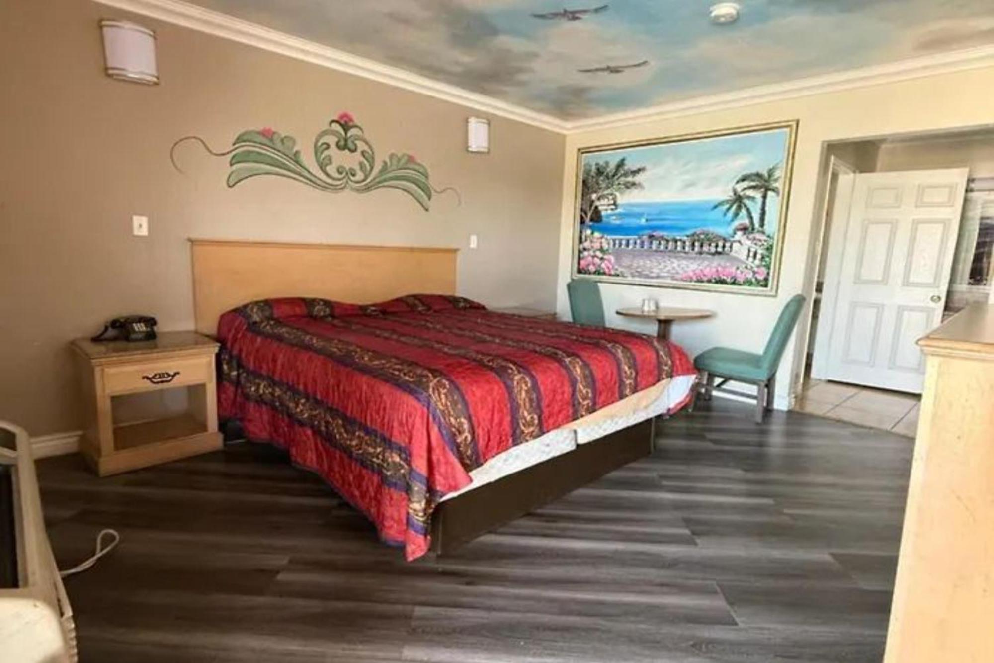 Robinhood West Motel